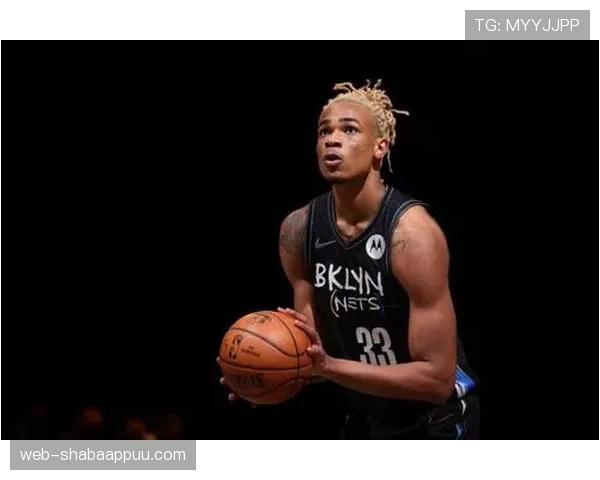 卡斯尔无球跑动制造错位，提升黄蜂外线进攻效率