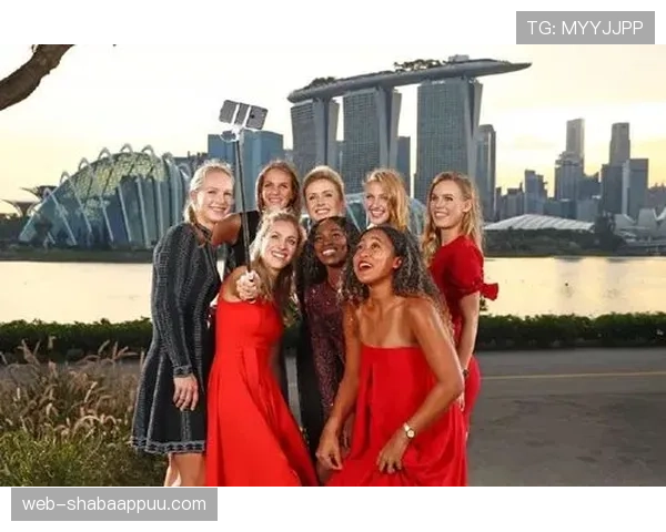 娜奥米·大阪昨儿居然带了一堆LV出门，这享受也太明显了吧？