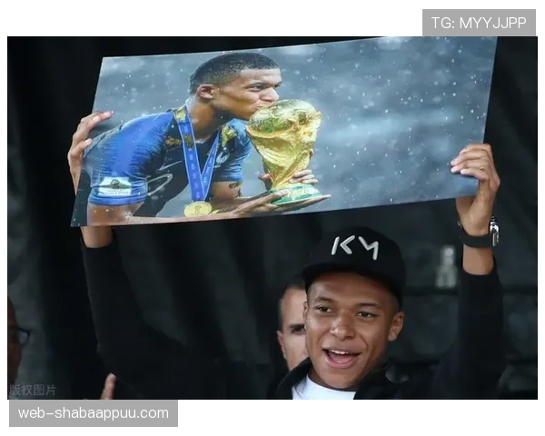 姆巴佩家冰箱里塞满能量饮料，保质期比他的恋爱还长