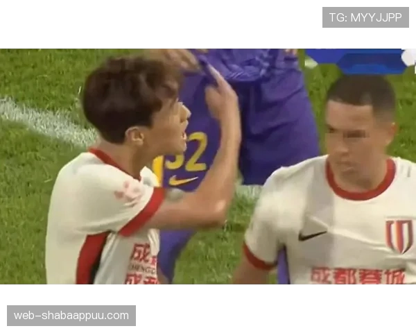 替补席吃红牌，为何教练也被罚下？规则拆解