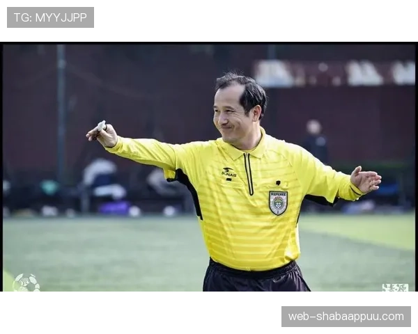 手臂位置判定：足球中手球判罚的关键标准解析