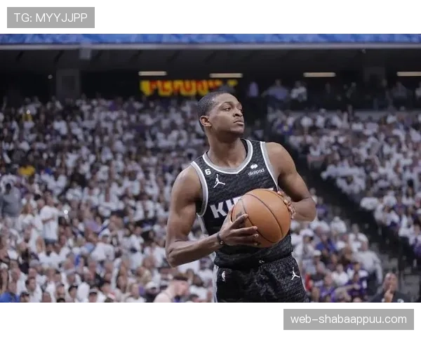 萨博尼斯高位策应主导进攻，改变国王内线攻防格局